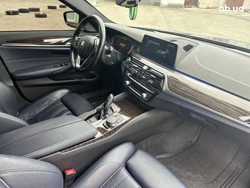 BMW 5 серия 2017 серый - фото 26