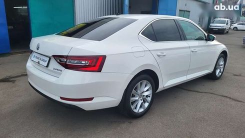 Skoda Superb 2019 - фото 19