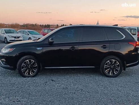 Mitsubishi Outlander 2018 черный - фото 6