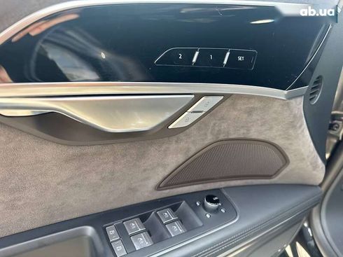 Audi A8 2021 - фото 16