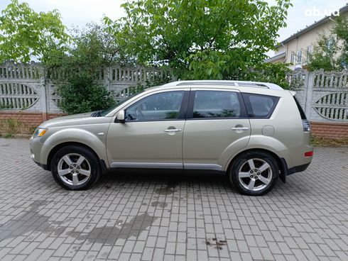 Mitsubishi Outlander XL 2008 бежевый - фото 2