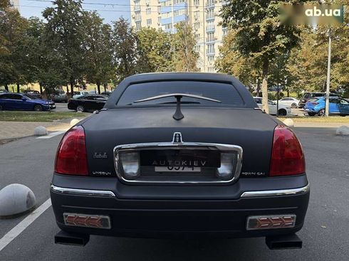 Lincoln Town Car 2003 - фото 10