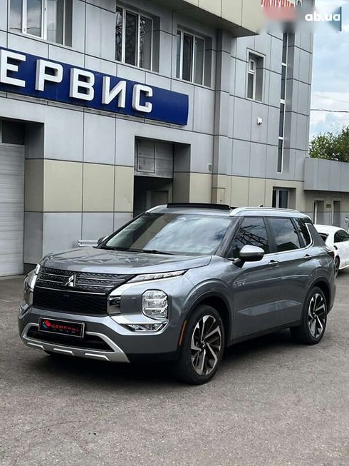 Mitsubishi Outlander 2023 - фото 4