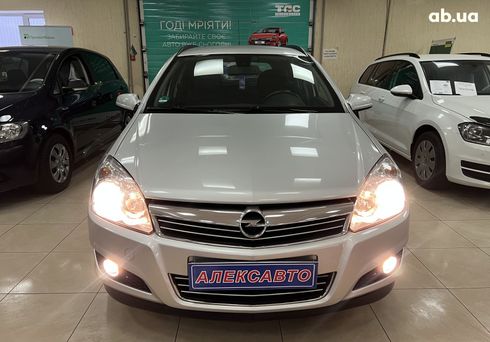 Opel Astra 2008 серебристый - фото 2