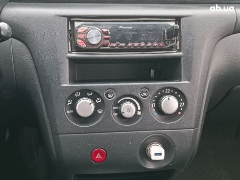 Mitsubishi Outlander 2003 красный - фото 25
