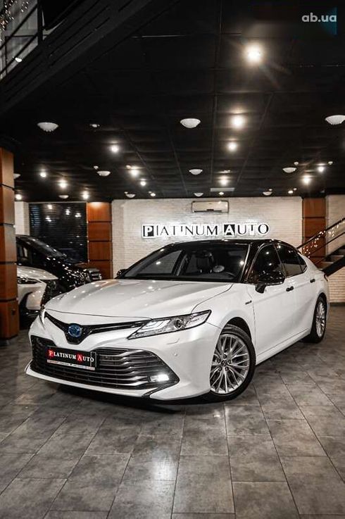 Toyota Camry 2020 - фото 16