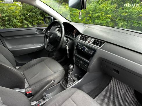 Skoda Rapid 2015 серый - фото 17