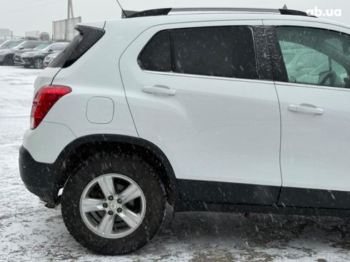 Chevrolet Trax 2016 белый - фото 7