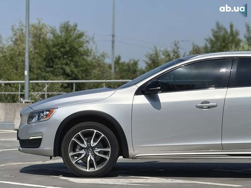 Volvo V60 2018 - фото 14