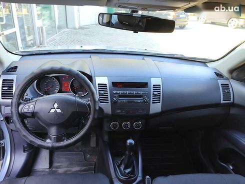 Mitsubishi Outlander 2010 - фото 14