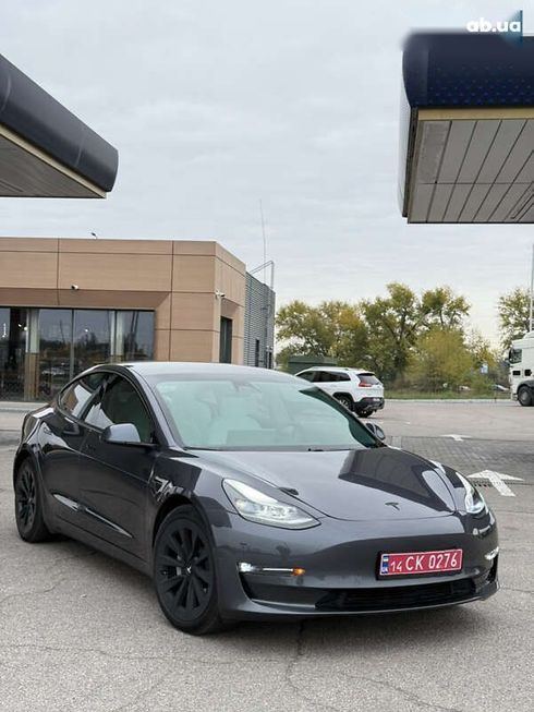 Tesla Model 3 2021 - фото 2