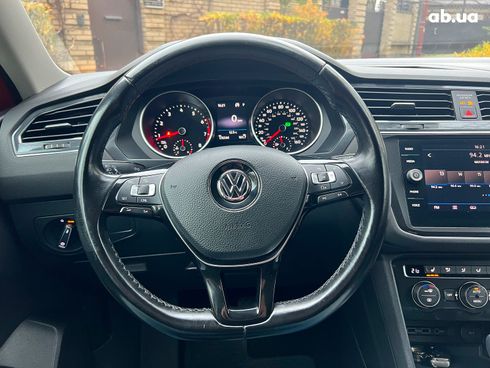 Volkswagen Tiguan 2018 оранжевый - фото 12
