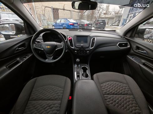 Chevrolet Equinox 2017 серый - фото 15