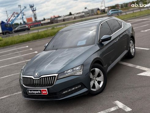 Skoda Superb 2019 серый - фото 3