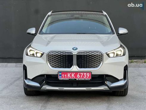 BMW iX1 2023 - фото 2