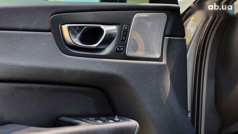 Volvo XC60 2020 - фото 12