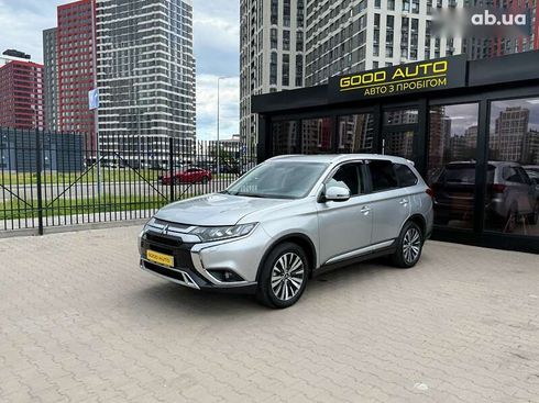 Mitsubishi Outlander 2023 - фото 3