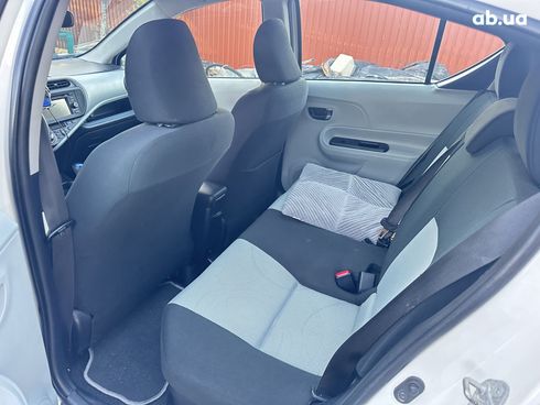 Toyota Prius C 2012 белый - фото 5