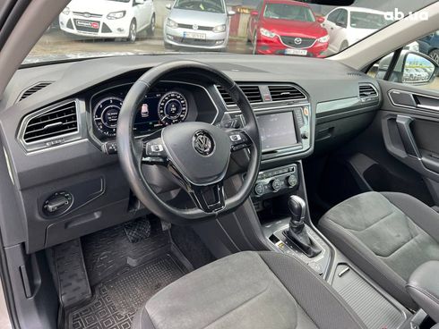 Volkswagen Tiguan 2017 серый - фото 18