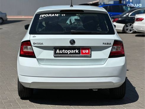 Skoda Fabia 2017 белый - фото 6