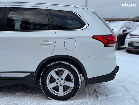 Mitsubishi Outlander 2016 белый - фото 13