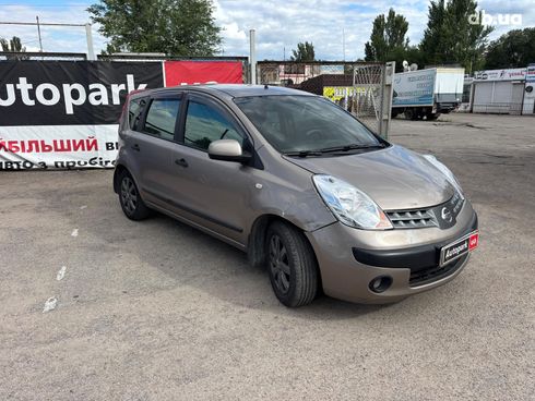 Nissan Note 2006 бежевый - фото 7