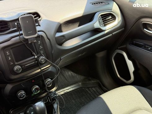 Jeep Renegade 2019 белый - фото 18