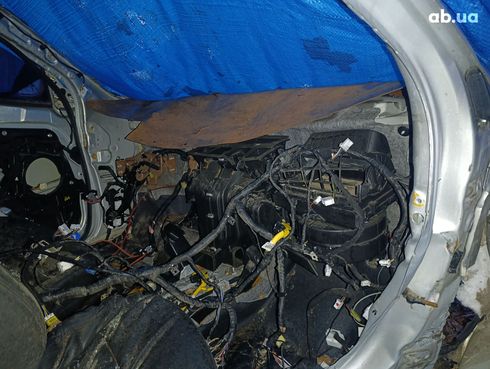 Hyundai Sonata 2010 серебристый - фото 10