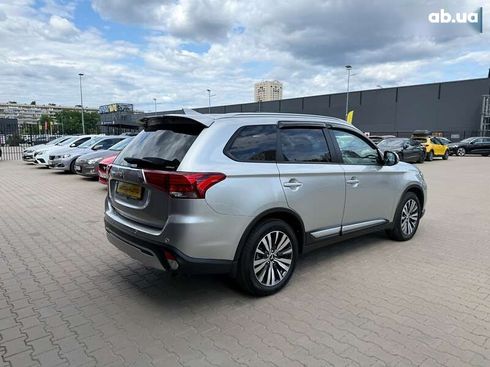 Mitsubishi Outlander 2023 - фото 6