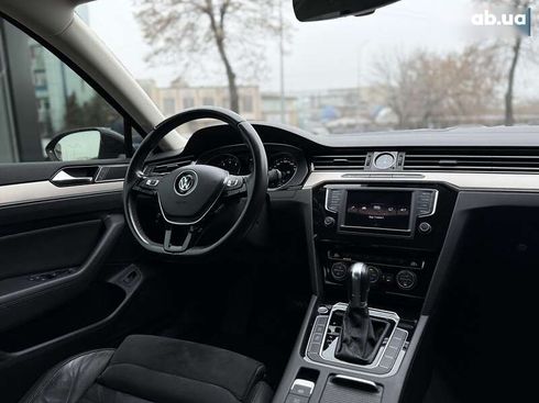 Volkswagen Passat 2017 - фото 10
