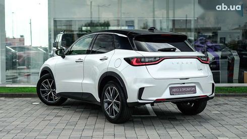 Lexus LBX 2023 - фото 2