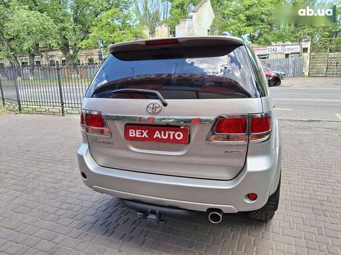 Toyota Fortuner 2007 - фото 5