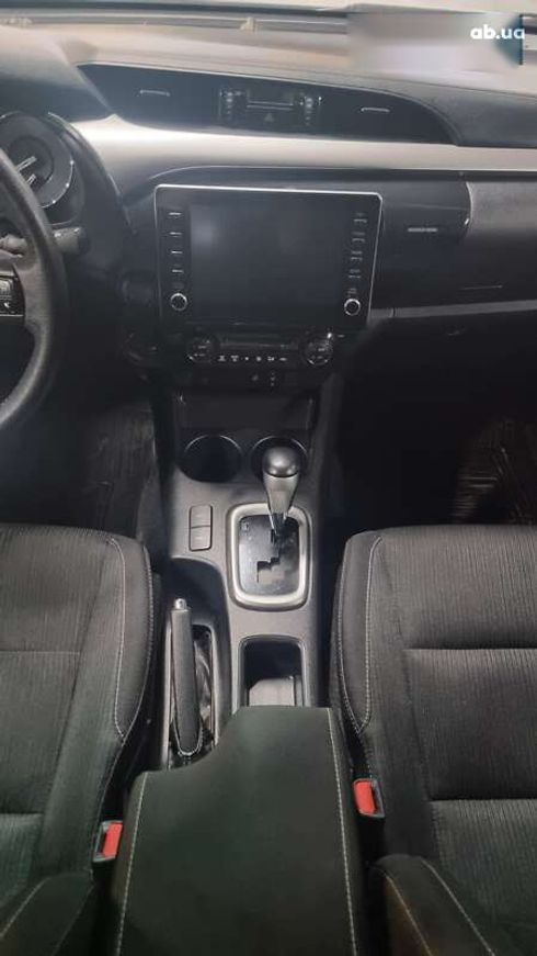 Toyota Hilux 2022 - фото 8