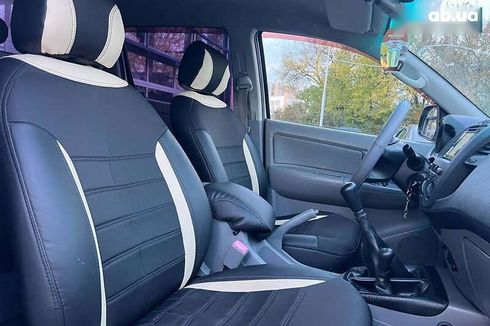 Toyota Hilux 2011 - фото 16