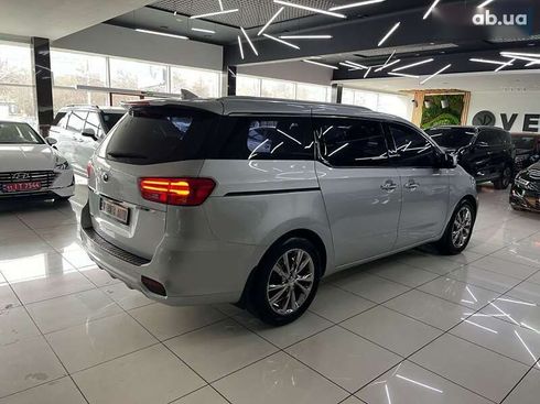 Kia Carnival 2019 - фото 4