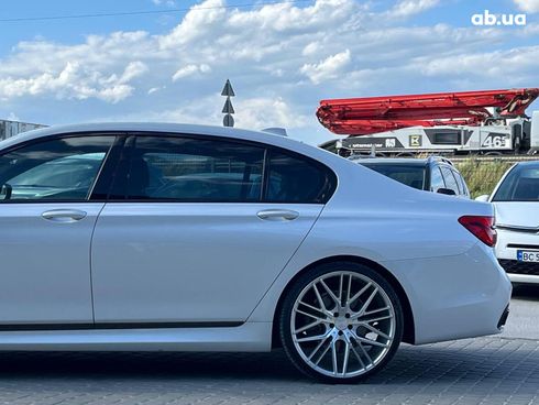 BMW 7 серия 2018 белый - фото 7