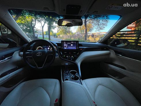 Toyota Camry 2022 белый - фото 26
