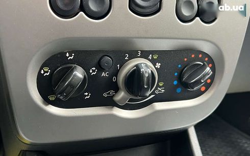 Dacia Sandero 2011 - фото 15