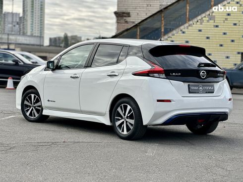 Nissan Leaf 2018 белый - фото 7