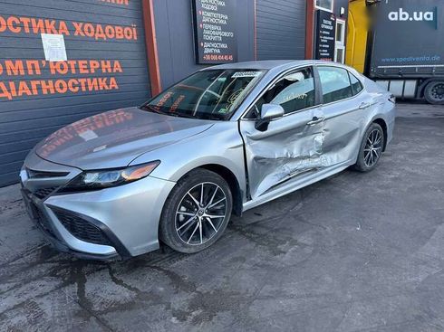 Toyota Camry 2022 - фото 2