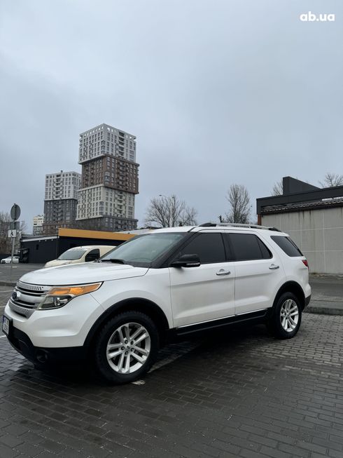 Ford Explorer 2014 белый - фото 3