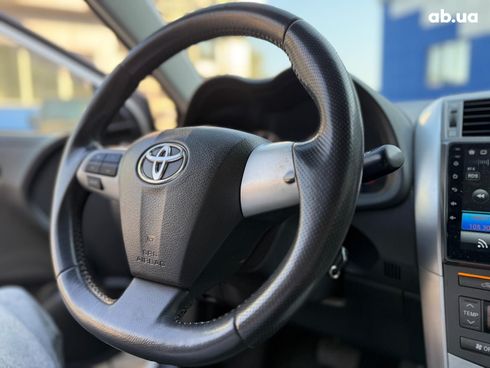 Toyota Corolla 2010 белый - фото 28