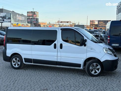 Opel Vivaro 2009 белый - фото 5