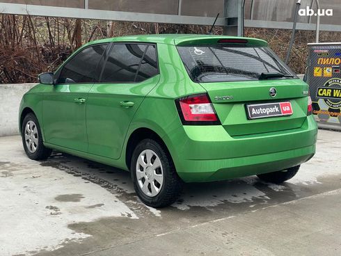 Skoda Fabia 2016 зеленый - фото 4