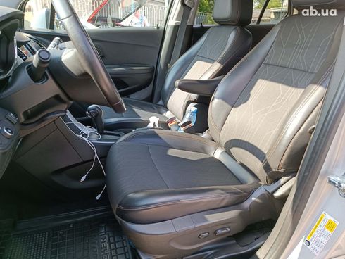 Chevrolet Trax 2019 серый - фото 15