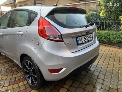 Ford Fiesta 2019 серый - фото 12