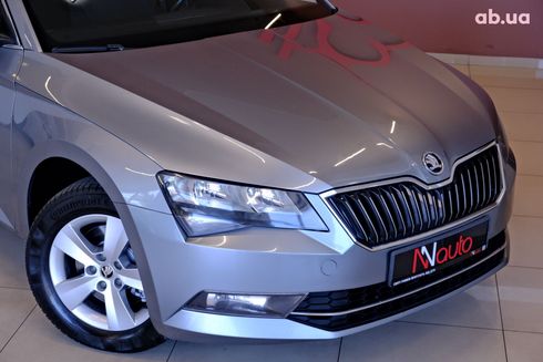Skoda Superb 2018 серый - фото 3