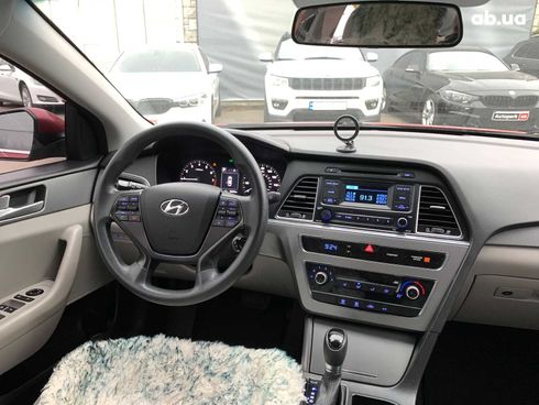 Hyundai Sonata 2015 красный - фото 52