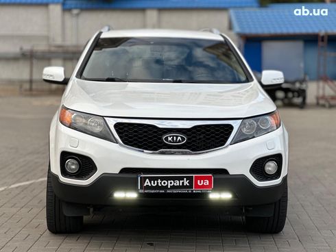 Kia Sorento 2011 белый - фото 2