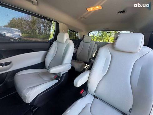 Kia Carnival 2023 - фото 28